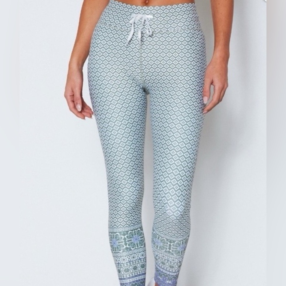 Sarah’s Day x White Fox Active Vinyasa Flow Leggings Olive Moroccan Size Small